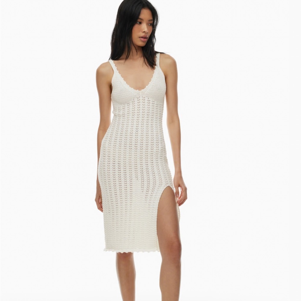 Aritzia White knit midi dress with a touch of elegance🤍